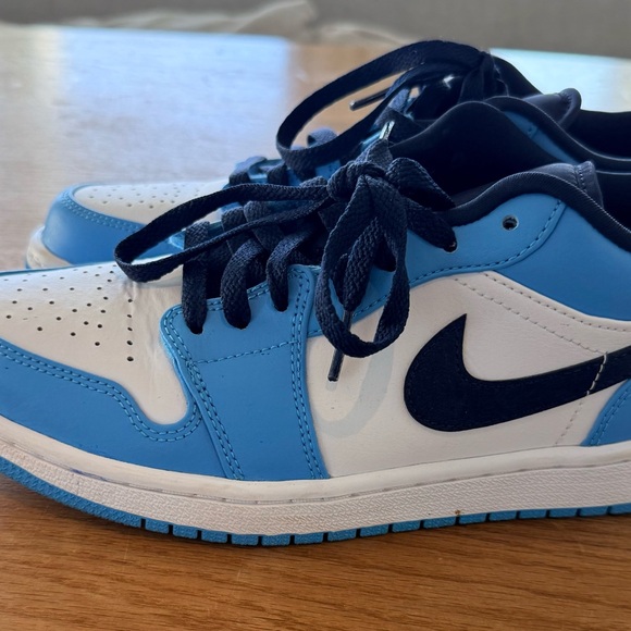 Jordan Blue and White Sneakers - Picture 2 of 5